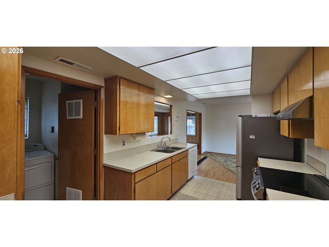 16055 Sw QUEEN VICTORIA Pl, Portland, OR 97224