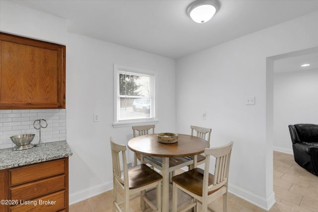 7506 Beechdale Rd, Crestwood, KY 40014
