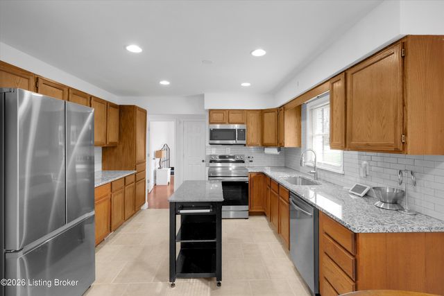 7506 Beechdale Rd, Crestwood, KY 40014