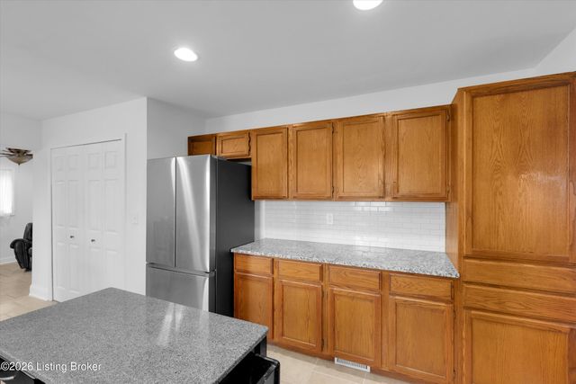 7506 Beechdale Rd, Crestwood, KY 40014