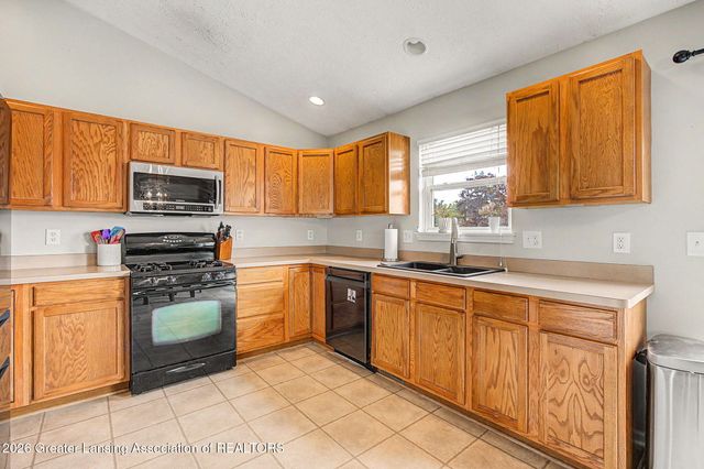 422 Coventry Lane, Mason, MI 48854