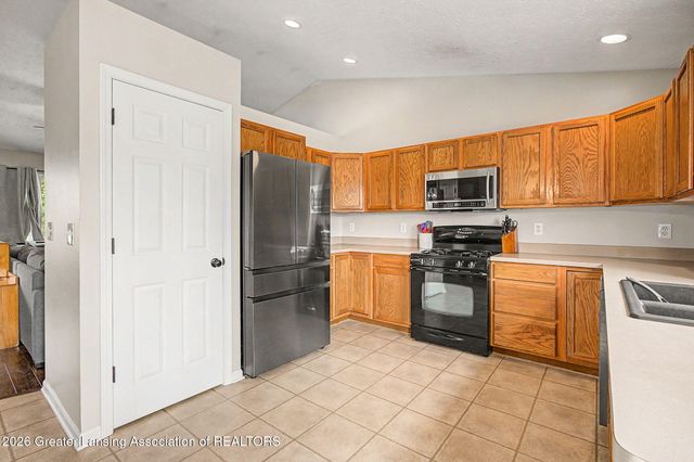 422 Coventry Lane, Mason, MI 48854