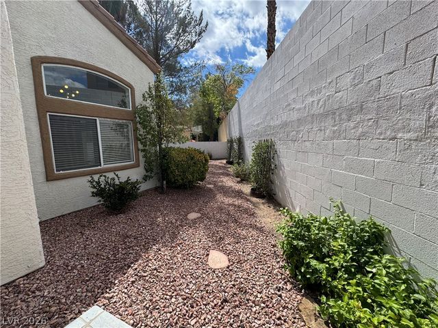 9712 English Saddle Circle, Las Vegas, NV 89117
