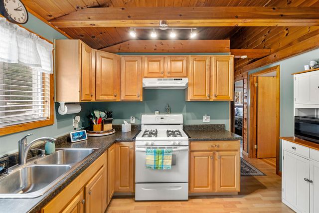 11 Avalon Road, Farmington, NH 03835