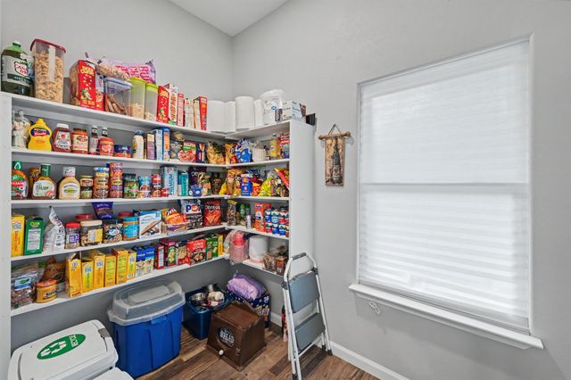 915 N Hunting Tower Run, Conroe, TX 77316