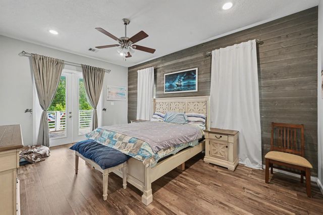 915 N Hunting Tower Run, Conroe, TX 77316