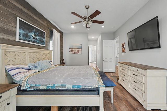 915 N Hunting Tower Run, Conroe, TX 77316