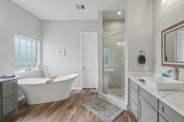915 N Hunting Tower Run, Conroe, TX 77316