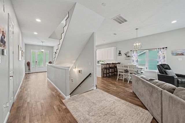 915 N Hunting Tower Run, Conroe, TX 77316