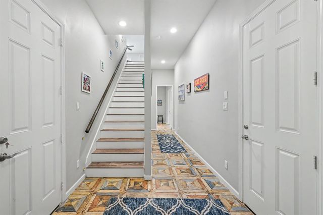 915 N Hunting Tower Run, Conroe, TX 77316
