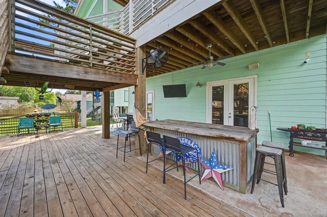 915 N Hunting Tower Run, Conroe, TX 77316