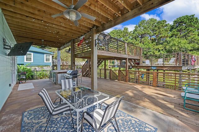 915 N Hunting Tower Run, Conroe, TX 77316