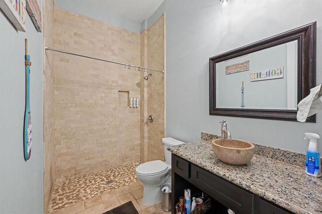 915 N Hunting Tower Run, Conroe, TX 77316