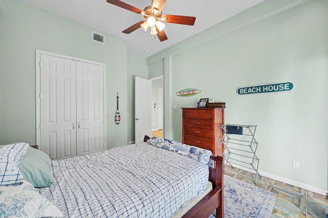 915 N Hunting Tower Run, Conroe, TX 77316