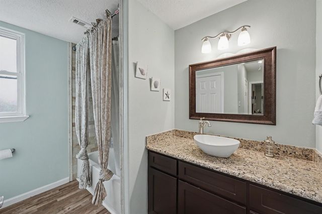 915 N Hunting Tower Run, Conroe, TX 77316
