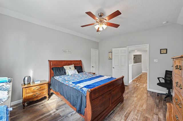 915 N Hunting Tower Run, Conroe, TX 77316