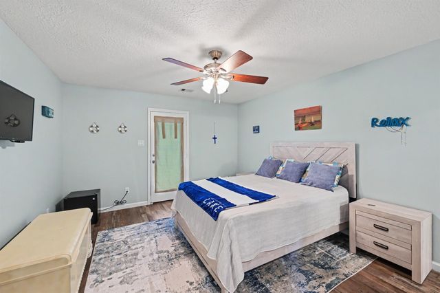 915 N Hunting Tower Run, Conroe, TX 77316