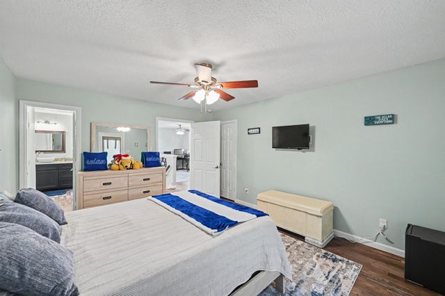 915 N Hunting Tower Run, Conroe, TX 77316