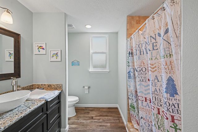 915 N Hunting Tower Run, Conroe, TX 77316