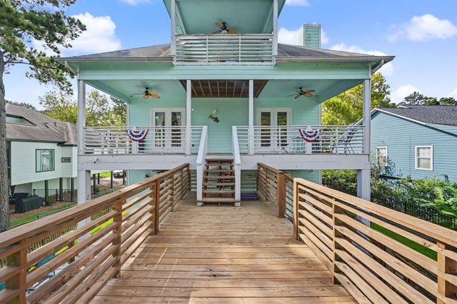 915 N Hunting Tower Run, Conroe, TX 77316