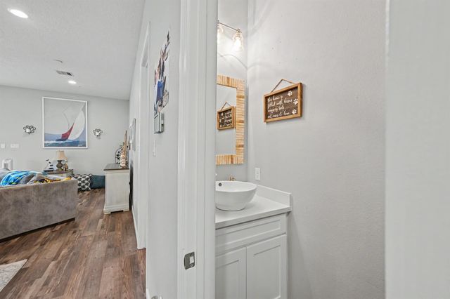 915 N Hunting Tower Run, Conroe, TX 77316