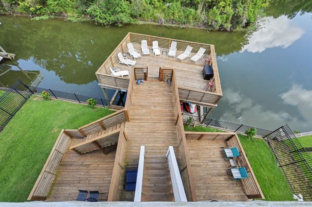 915 N Hunting Tower Run, Conroe, TX 77316