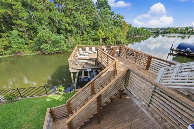 915 N Hunting Tower Run, Conroe, TX 77316