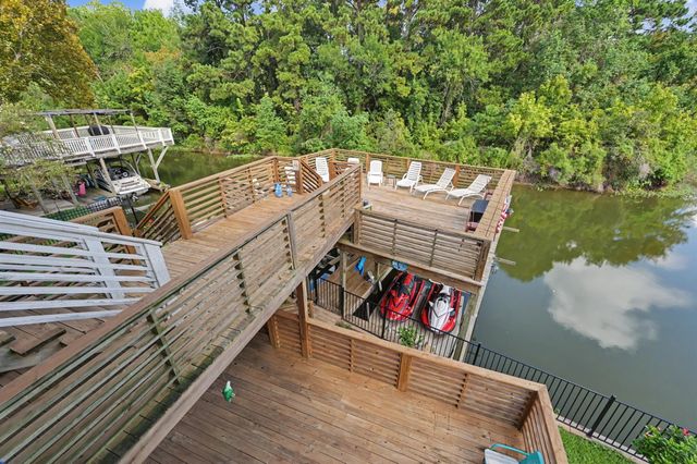 915 N Hunting Tower Run, Conroe, TX 77316