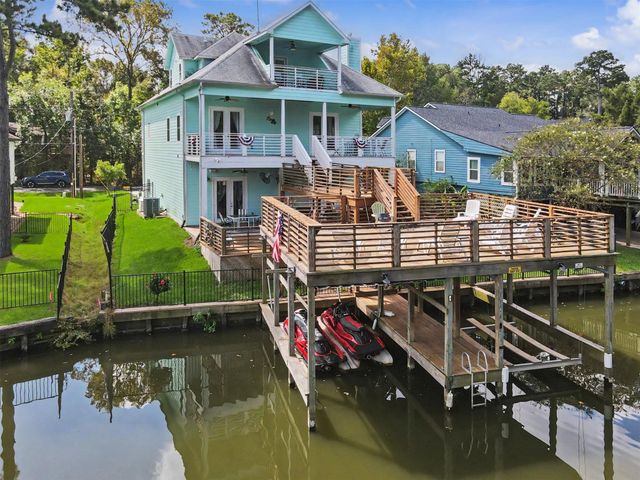 915 N Hunting Tower Run, Conroe, TX 77316