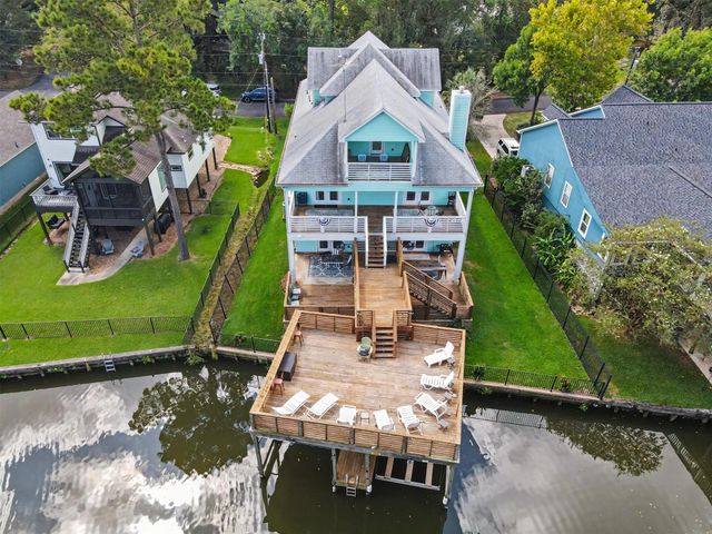 915 N Hunting Tower Run, Conroe, TX 77316
