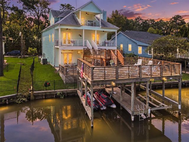 915 N Hunting Tower Run, Conroe, TX 77316