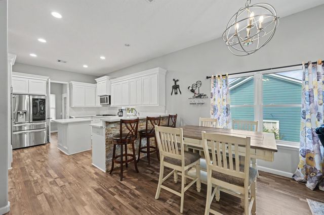 915 N Hunting Tower Run, Conroe, TX 77316