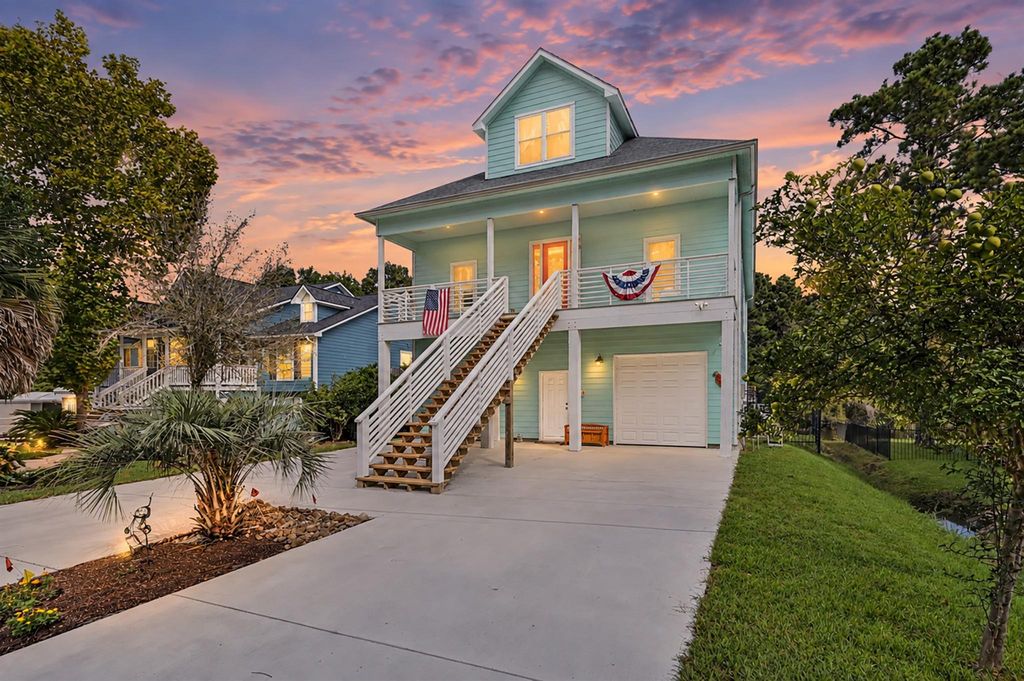 915 N Hunting Tower Run, Conroe, TX 77316