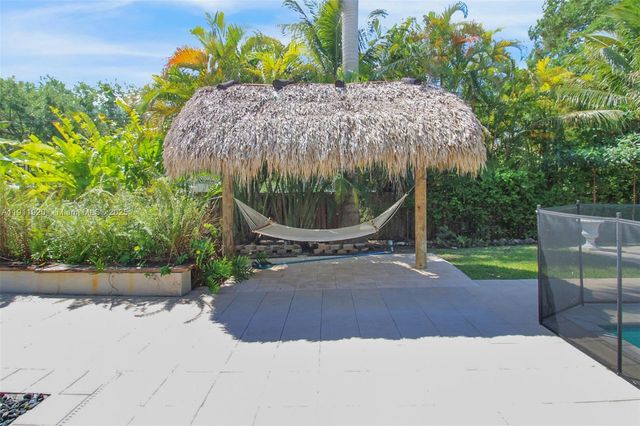 6900 SW 104th St, Pinecrest, FL 33156