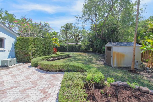 6900 SW 104th St, Pinecrest, FL 33156