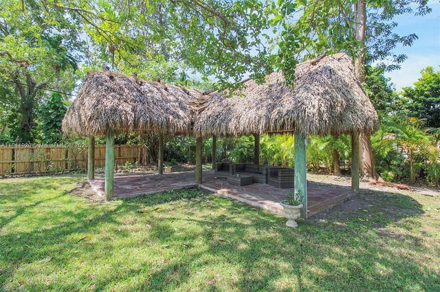 6900 SW 104th St, Pinecrest, FL 33156