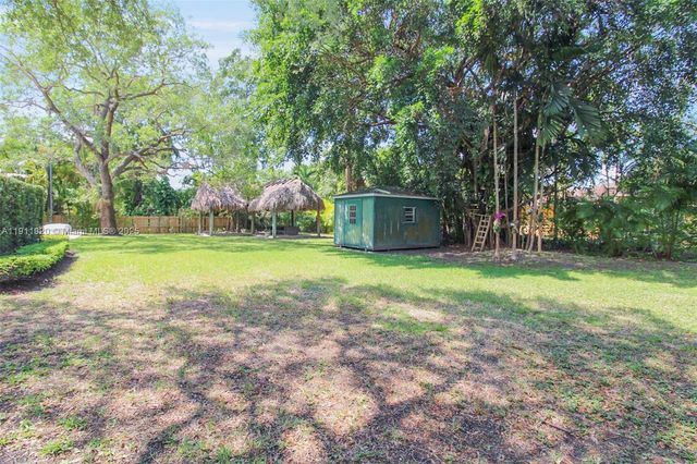 6900 SW 104th St, Pinecrest, FL 33156