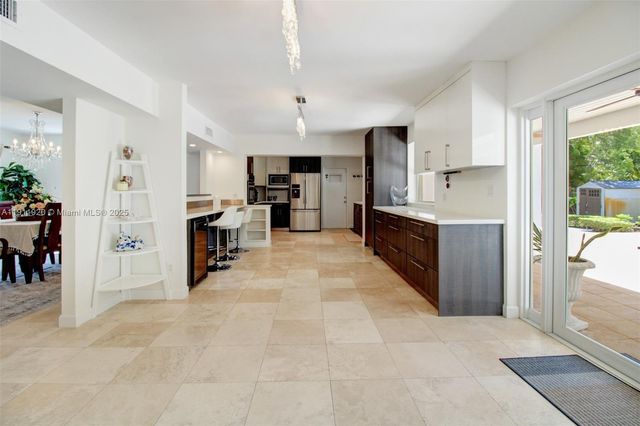 6900 SW 104th St, Pinecrest, FL 33156