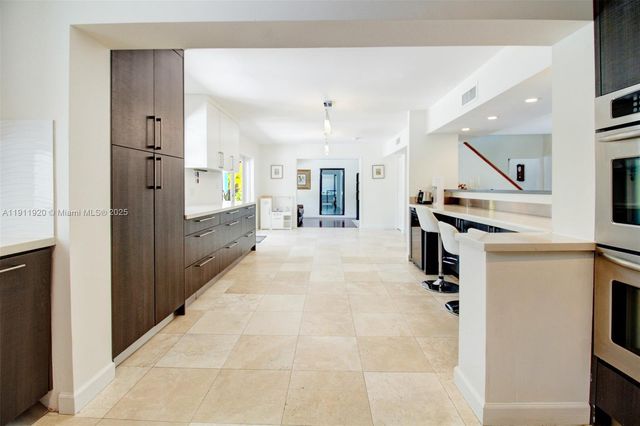 6900 SW 104th St, Pinecrest, FL 33156