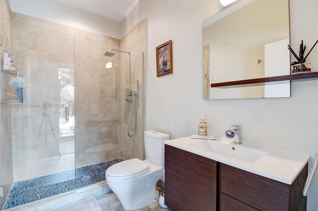 6900 SW 104th St, Pinecrest, FL 33156