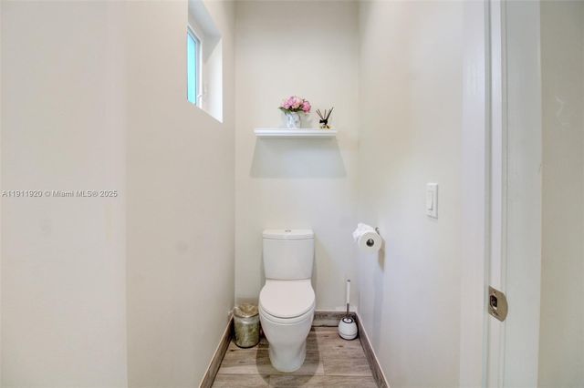 6900 SW 104th St, Pinecrest, FL 33156