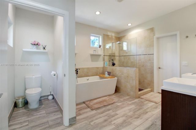 6900 SW 104th St, Pinecrest, FL 33156