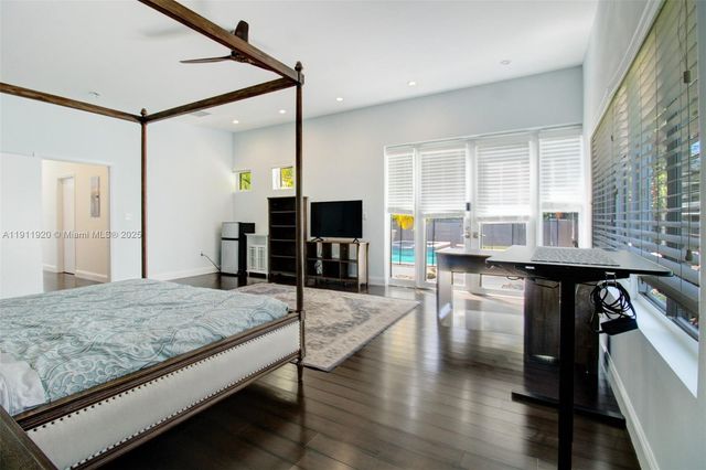 6900 SW 104th St, Pinecrest, FL 33156