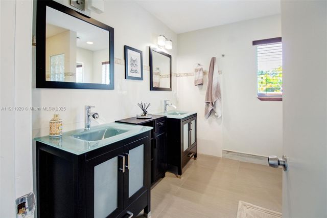 6900 SW 104th St, Pinecrest, FL 33156