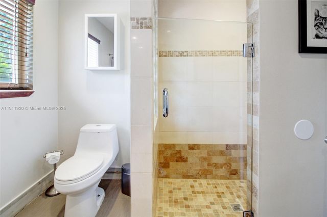 6900 SW 104th St, Pinecrest, FL 33156