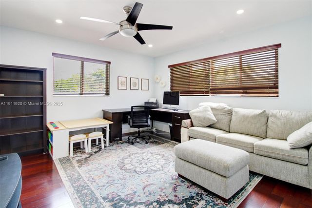 6900 SW 104th St, Pinecrest, FL 33156