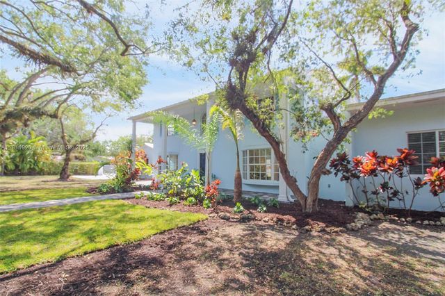 6900 SW 104th St, Pinecrest, FL 33156