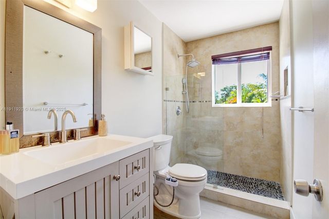 6900 SW 104th St, Pinecrest, FL 33156