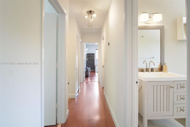 6900 SW 104th St, Pinecrest, FL 33156