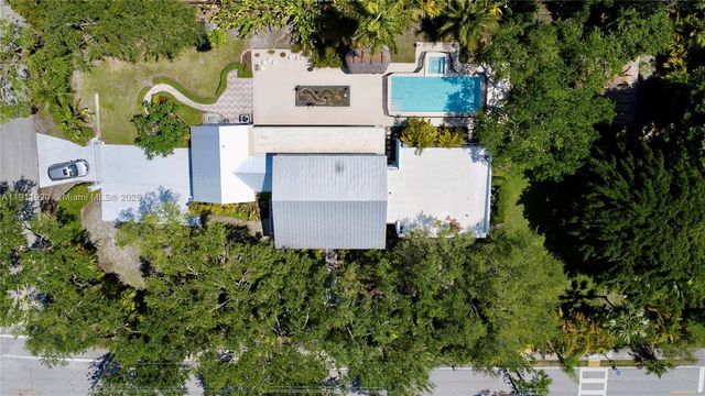6900 SW 104th St, Pinecrest, FL 33156